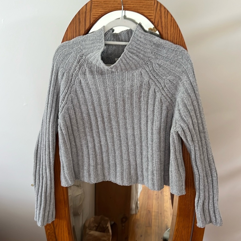 American Eagle Grey Cropped Sweater Large L